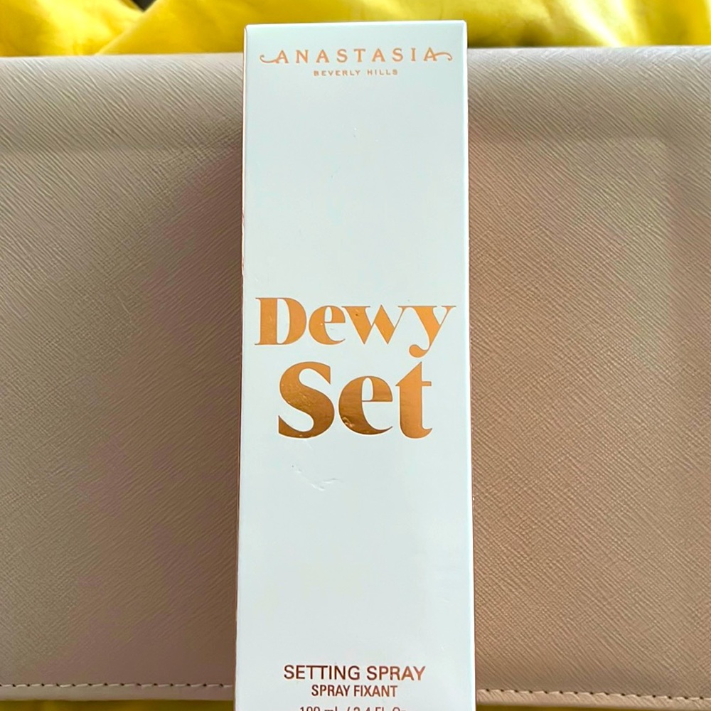 Anastasia Dewy Set